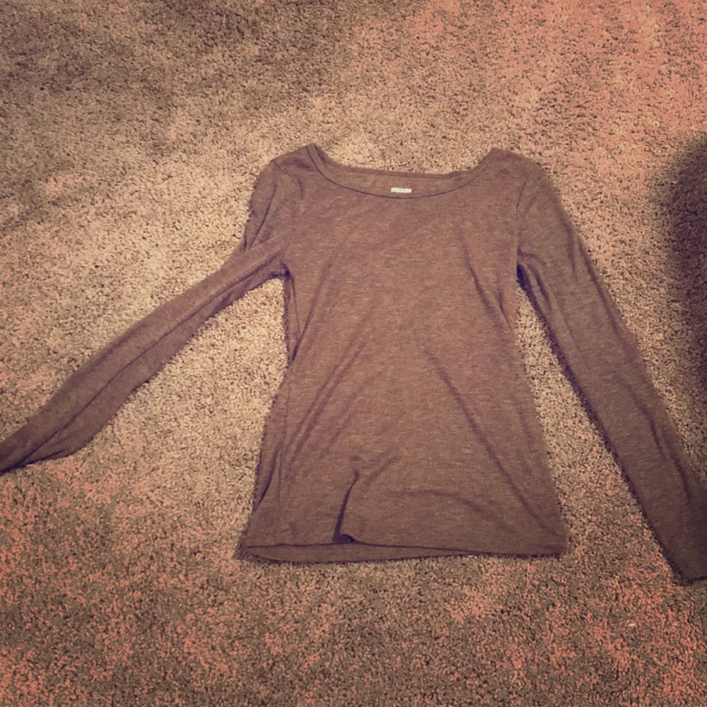 Long sleeves t shirt.